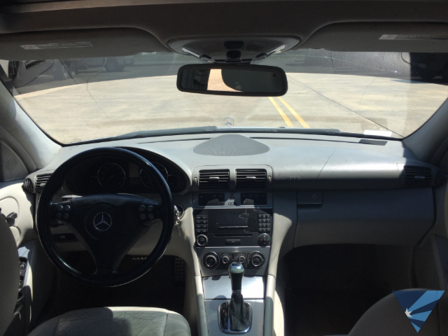 2007 Mercedes interior center view
